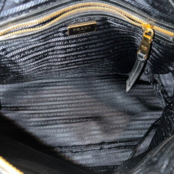 Prada - Picture 5 of 5